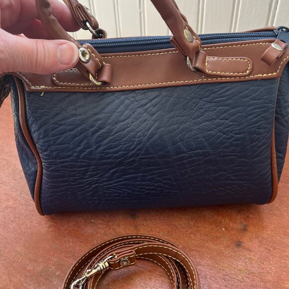 Vintage International All Weatherwear Leather Crossbody Bag or Handbag - Picture 3 of 6